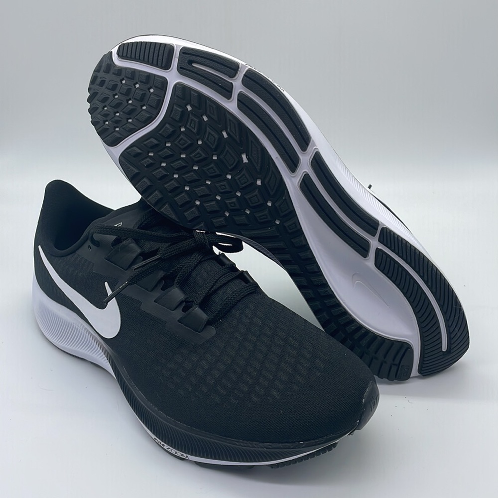 Nike men’s Pegasus 37 [BQ9646-002] Black/White New without box